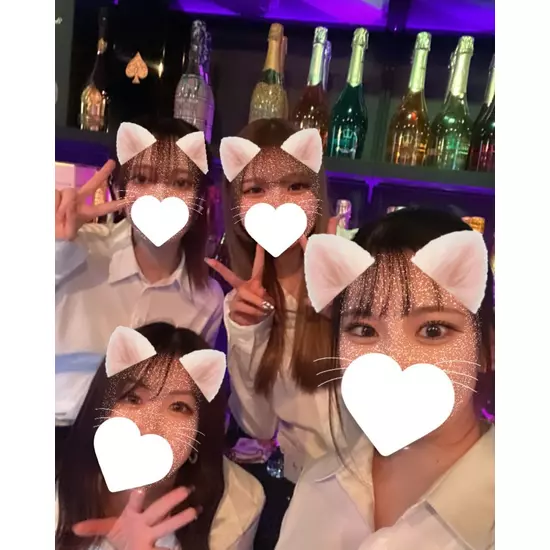 GIRL'S BAR CATIA