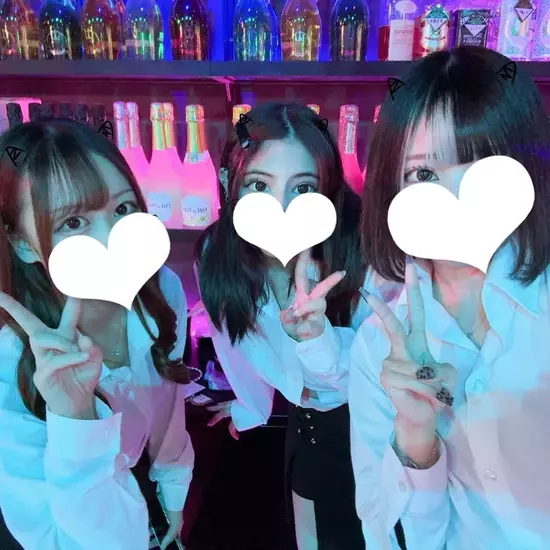 GIRL'S BAR CATIA