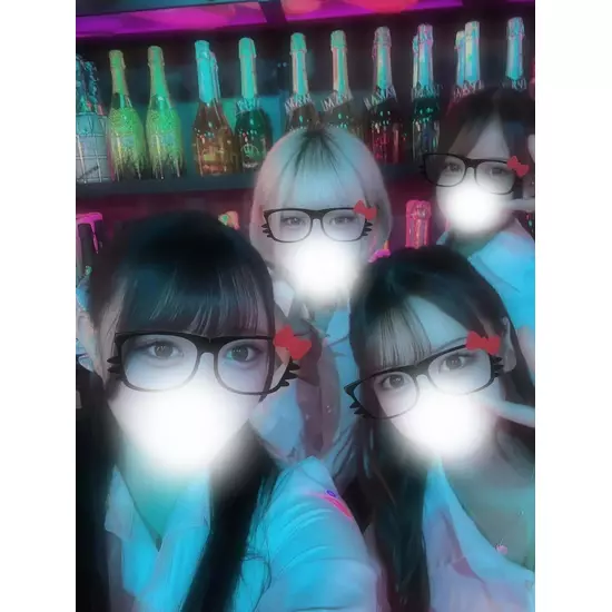 GIRL'S BAR CATIA