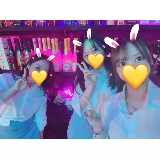GIRL'S BAR CATIA