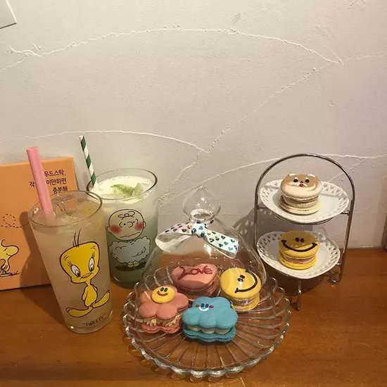 GIRLS CAFE & BAR Tokyo Lit