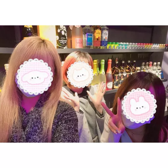 GIRL'S BAR CATIA