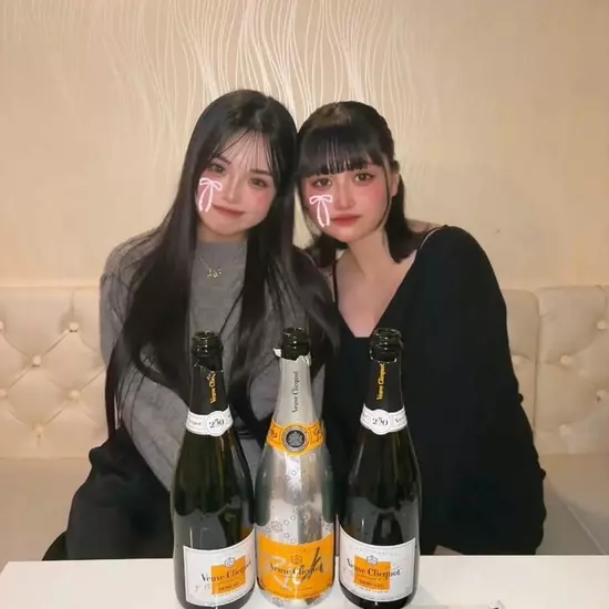Girl's Bar TINDER LAND