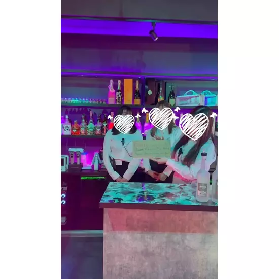 GIRL'S BAR CATIA