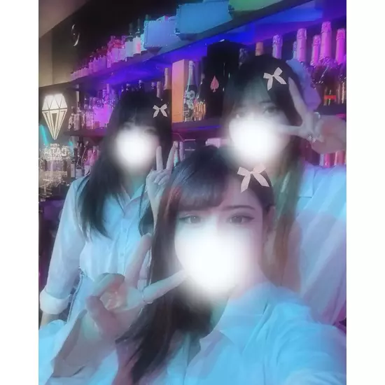 GIRL'S BAR CATIA
