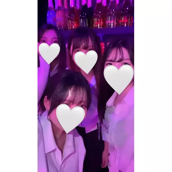 GIRL'S BAR CATIA