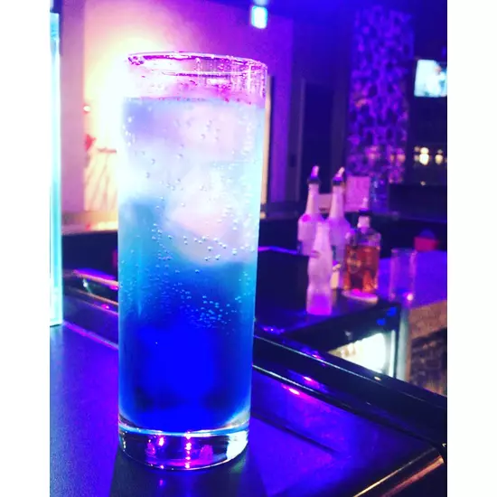 GIRL'S BAR CATIA