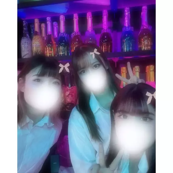 GIRL'S BAR CATIA