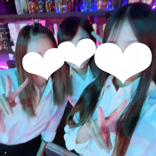 GIRL'S BAR CATIA