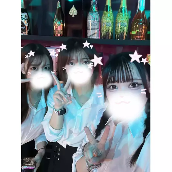 GIRL'S BAR CATIA