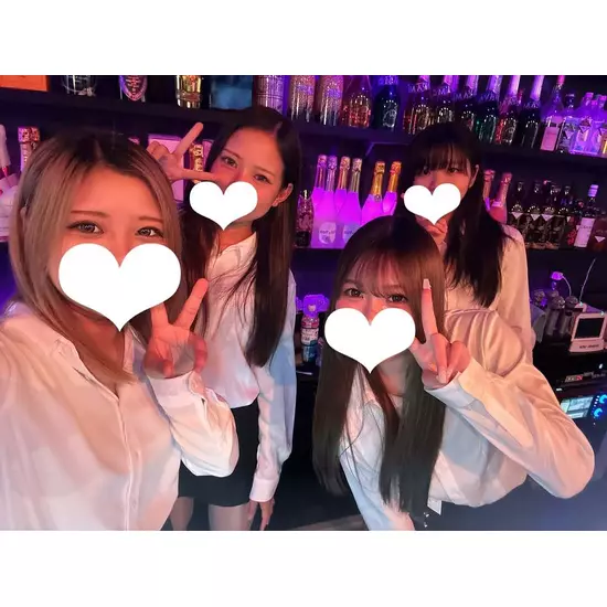 GIRL'S BAR CATIA