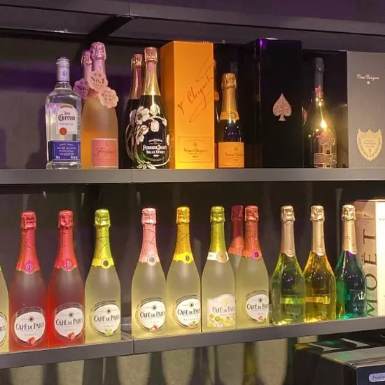 GIRL'S BAR CATIA