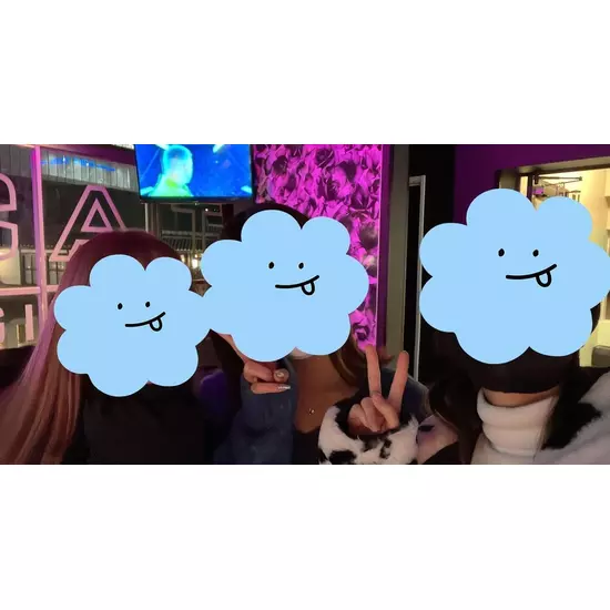 GIRL'S BAR CATIA