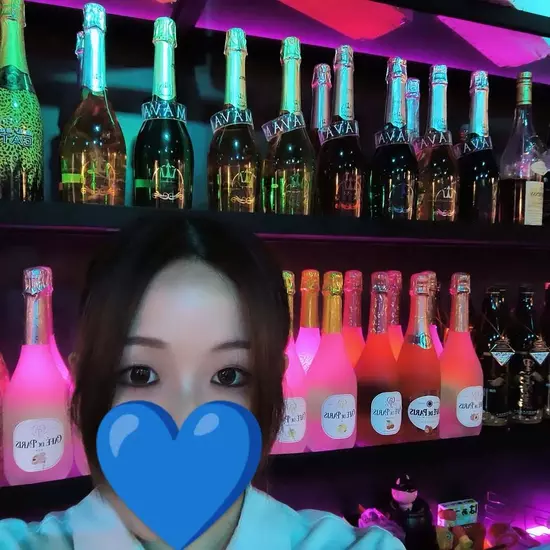 GIRL'S BAR CATIA