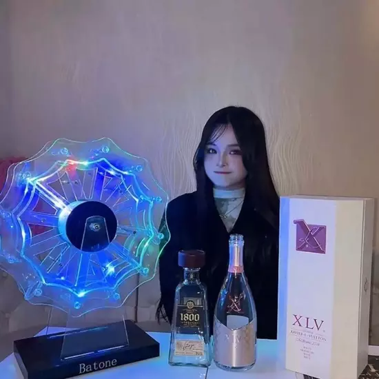 Girl's Bar TINDER LAND