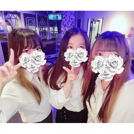 GIRL'S BAR CATIA
