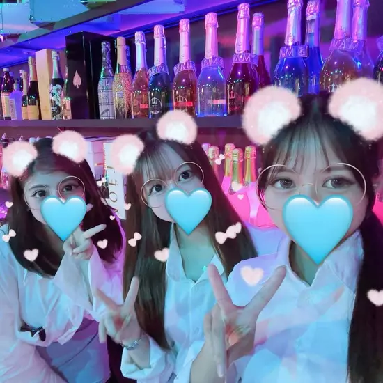 GIRL'S BAR CATIA