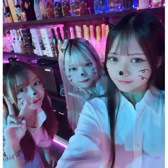 GIRL'S BAR CATIA