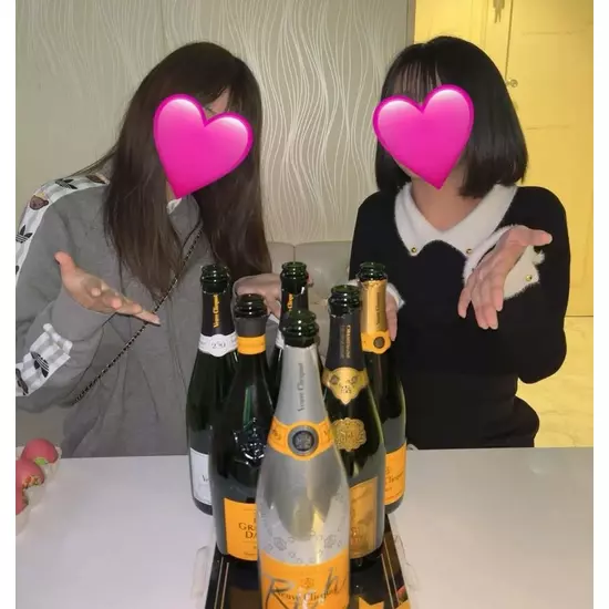 Girl's Bar TINDER LAND