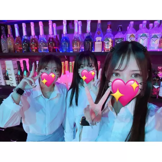 GIRL'S BAR CATIA