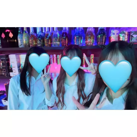 GIRL'S BAR CATIA