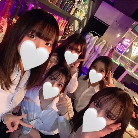 GIRL'S BAR CATIA
