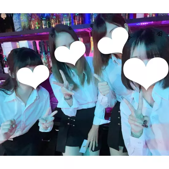 GIRL'S BAR CATIA