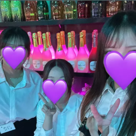 GIRL'S BAR CATIA