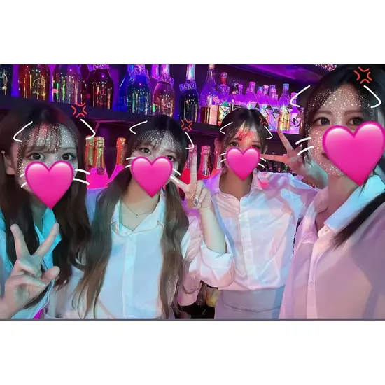 GIRL'S BAR CATIA