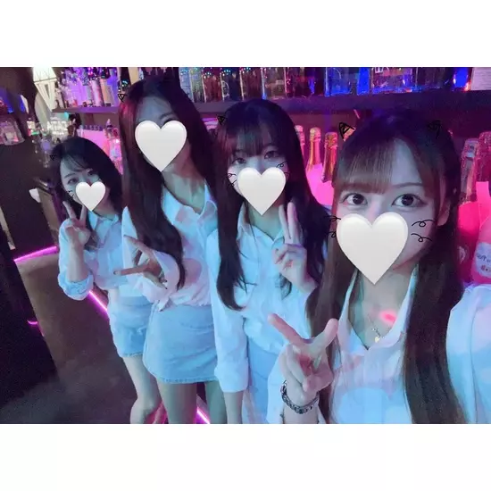 GIRL'S BAR CATIA