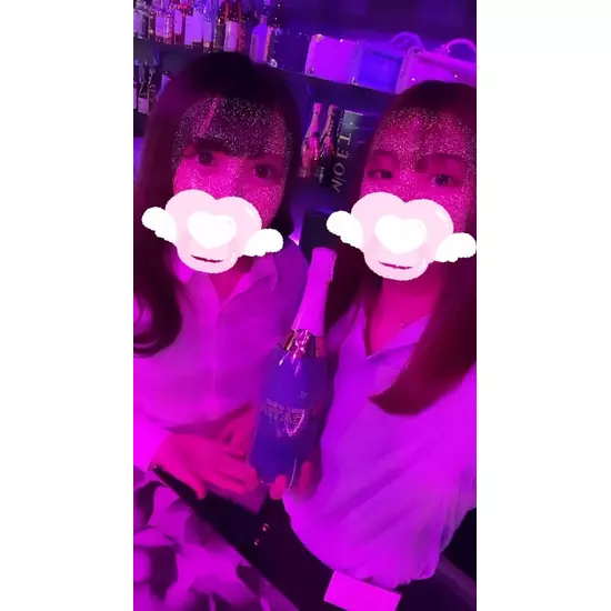 GIRL'S BAR CATIA