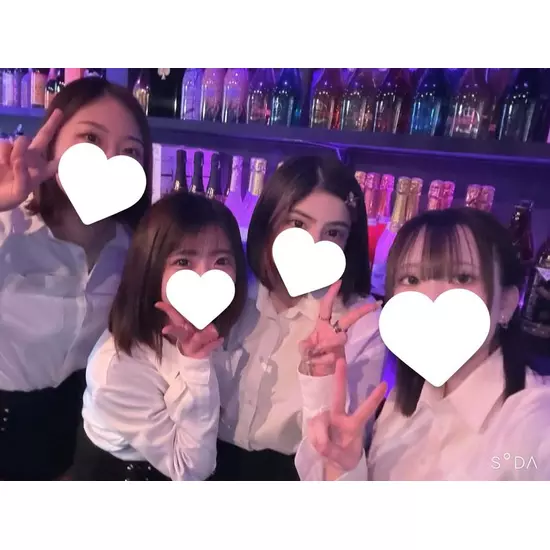 GIRL'S BAR CATIA