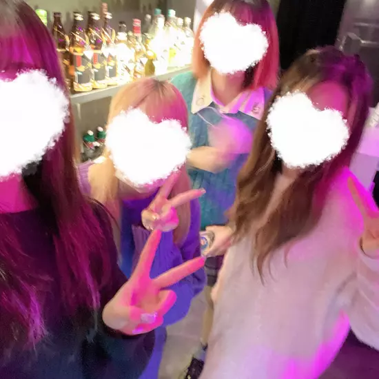 GIRL'S BAR CATIA