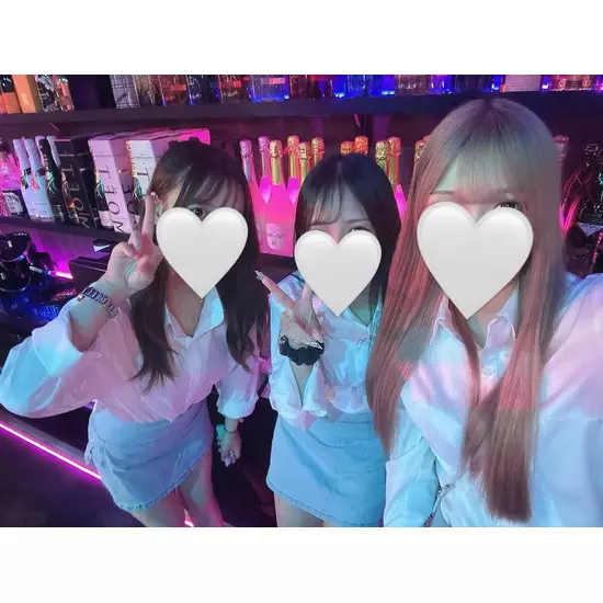 GIRL'S BAR CATIA
