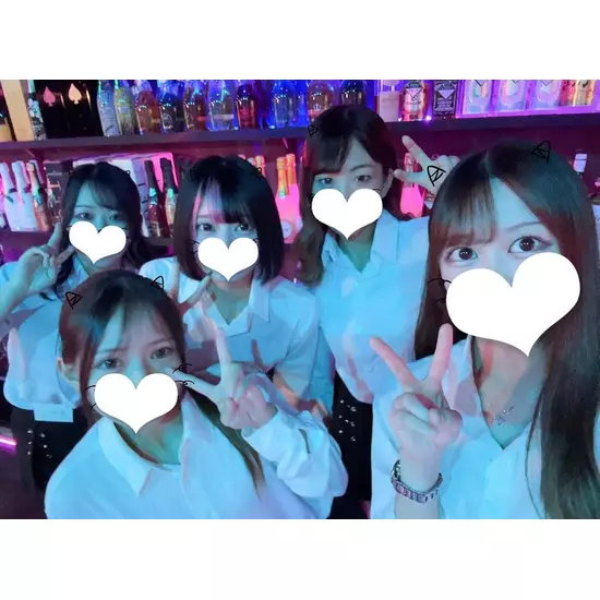 GIRL'S BAR CATIA
