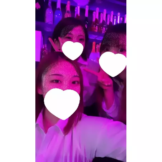 GIRL'S BAR CATIA