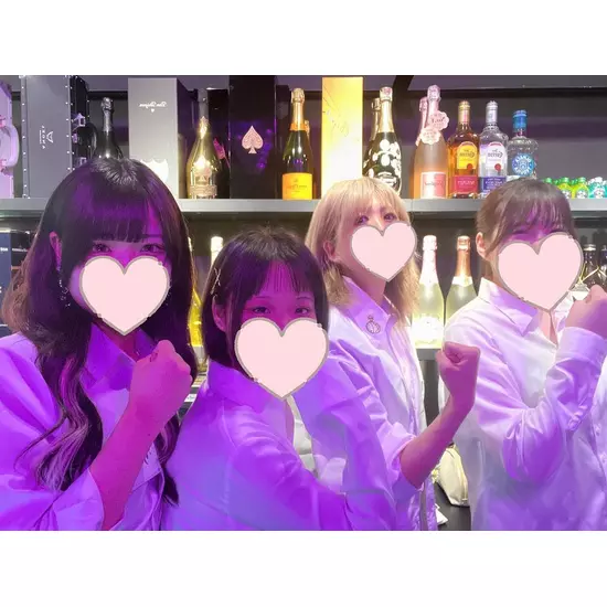 GIRL'S BAR CATIA