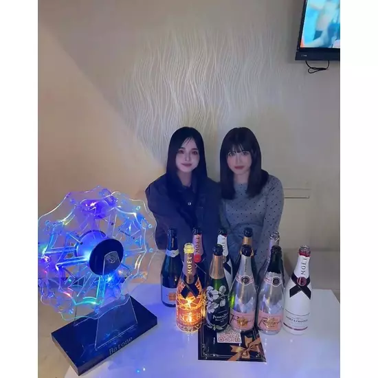 Girl's Bar TINDER LAND