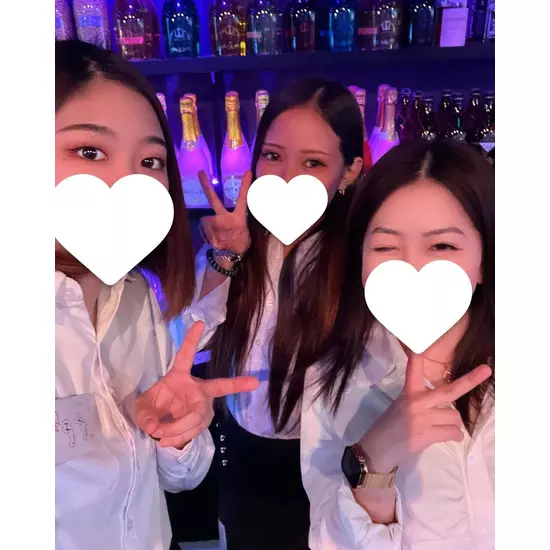 GIRL'S BAR CATIA