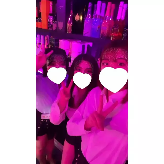 GIRL'S BAR CATIA
