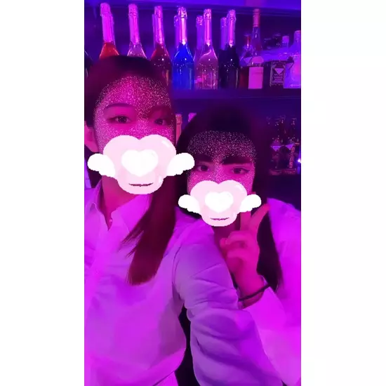 GIRL'S BAR CATIA