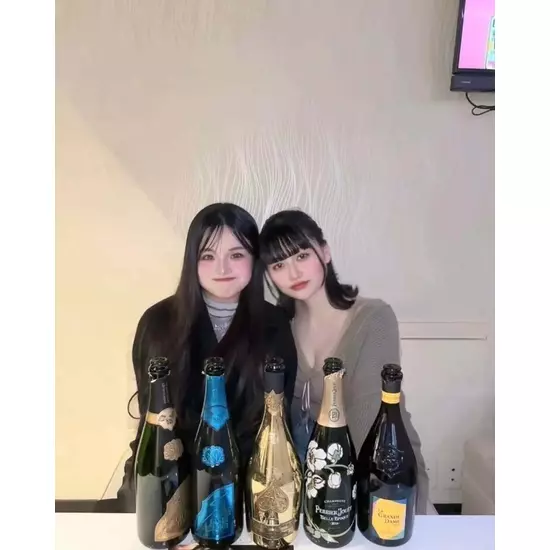 Girl's Bar TINDER LAND