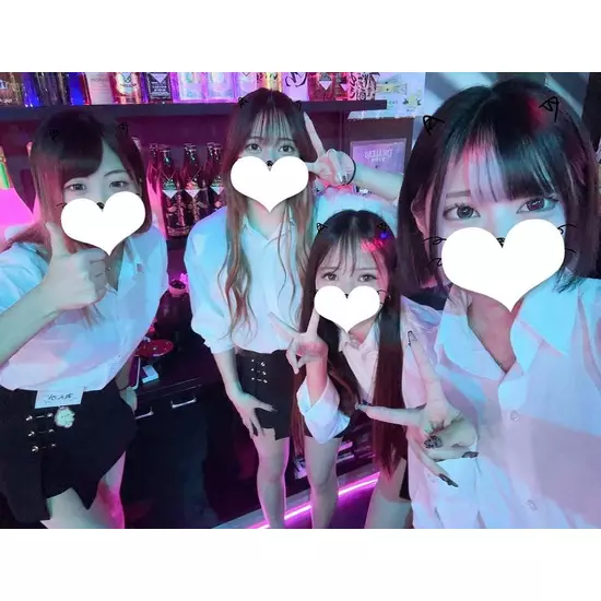 GIRL'S BAR CATIA