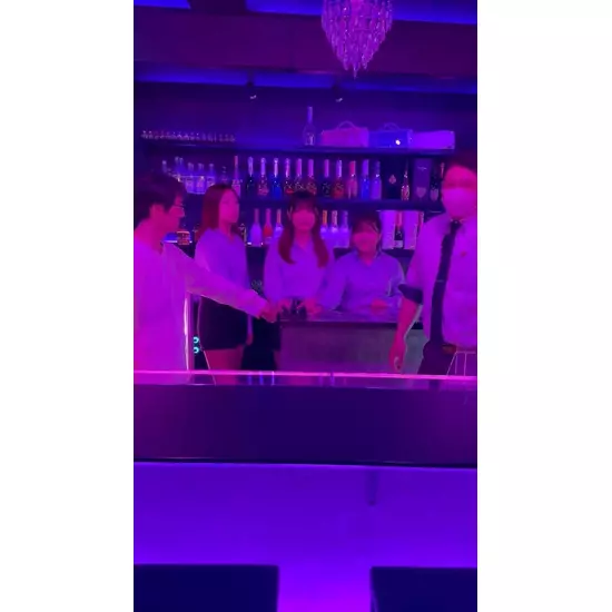 GIRL'S BAR CATIA