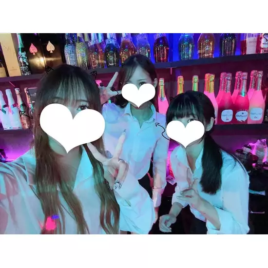 GIRL'S BAR CATIA