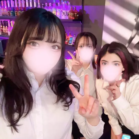 GIRL'S BAR CATIA