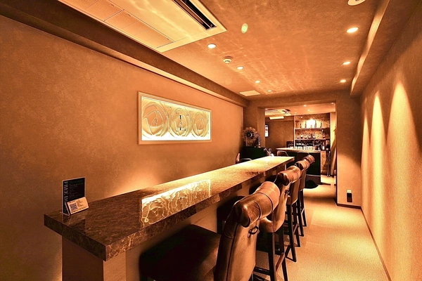 Girl's Bar LUCIA