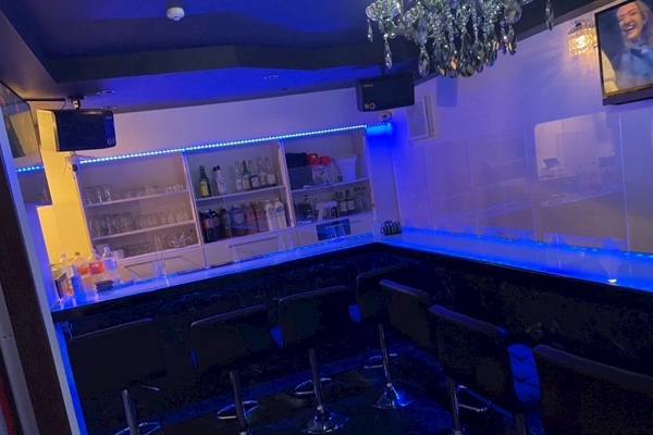 Girls Bar CLOVER