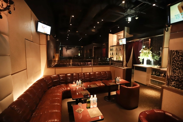 CLUB Chandelle