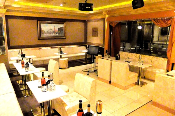 New Lounge ROMANESQUE